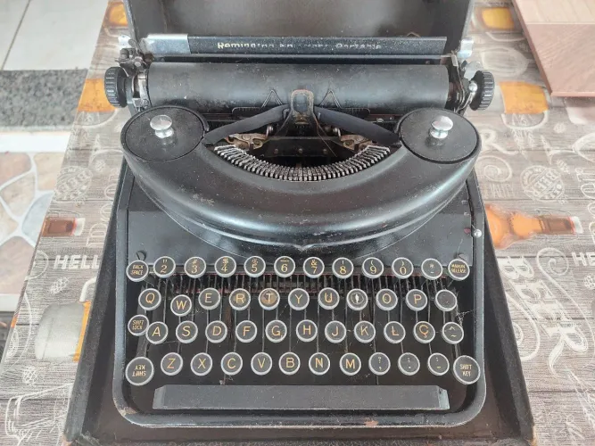 Máquina de Datilografia Portátil Remington Rand Deluxe Original com Maleta