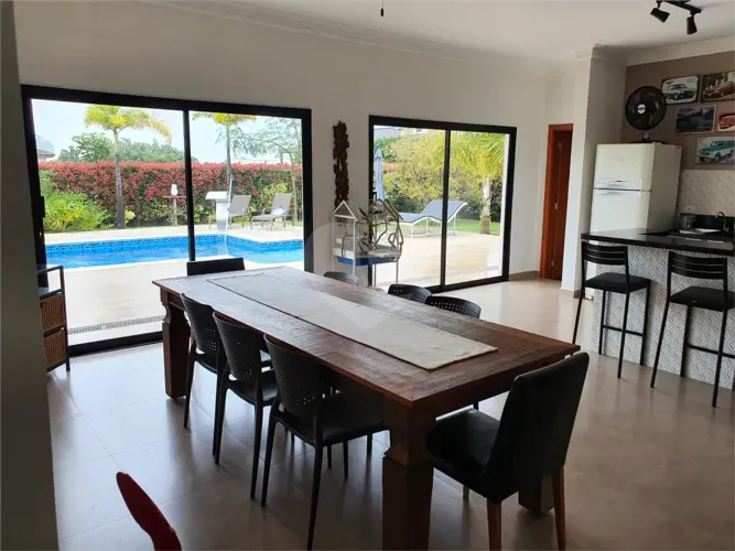 Excelente Casa Térrea no condomínio Village Ipanema 1