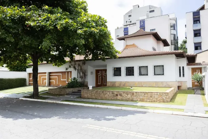 Casa Térrea mobiliada de 768 m² com piscina privativa e 5 suítes- Jardim São Caetano