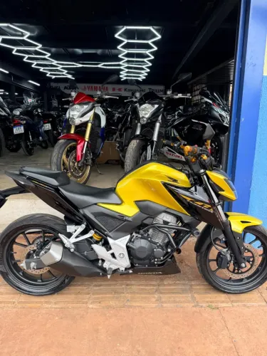 HONDA CB 300F TWISTER ABS DOURADO 2024