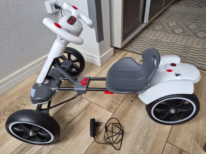 Mini Carro Elétrico Infantil Go-Kart Led Scooter Moto Cor Branco. 
