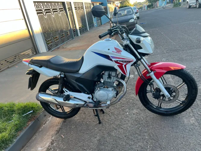 TITAN 150 2015
