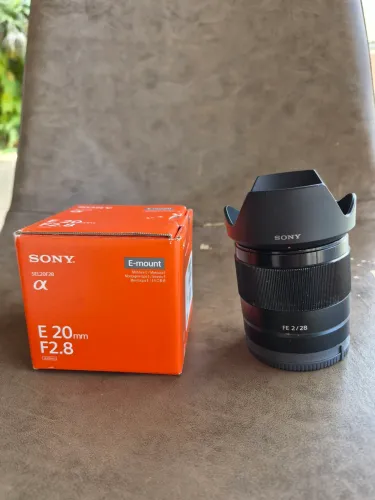 Lente Sony FE 2/28