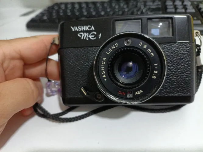 Câmera analógica yashica