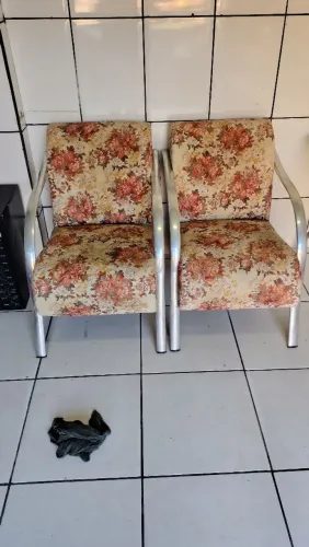 2 Poltrona florida em bom estado
