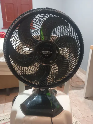 Ventilador de Mesa Maxx Force Bvt400 - Britânia (3 velocidades)