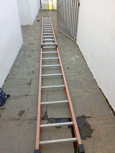 Vendo escada reta wbertolo , fibra de vidro,extensível 7,20m