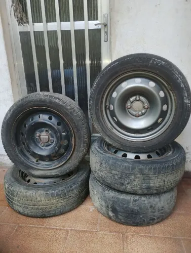 JOGO DE RODAS COM PNEUS USADOS