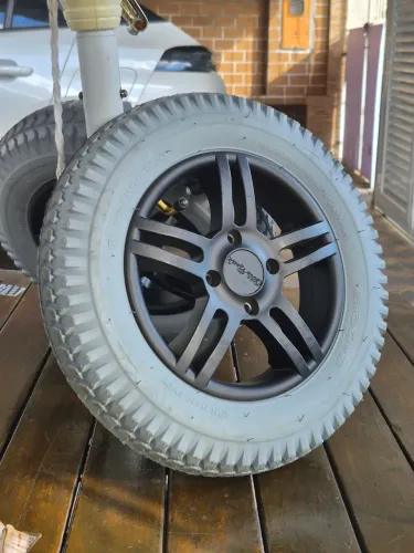 Roda completa com pneu e câmera cadeira motorizada ottobock b400 
