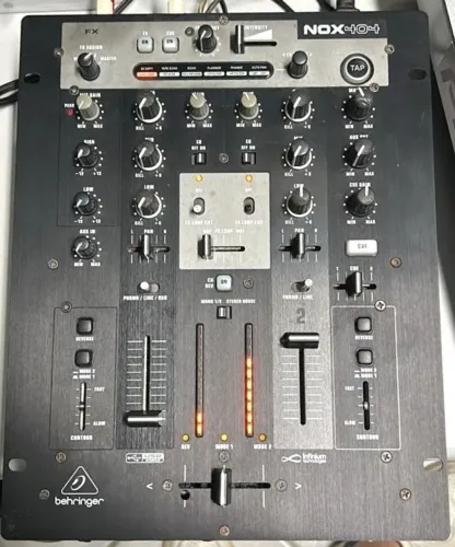 Mixer DJ Behringer NOX 404 FX 2 CANAIS