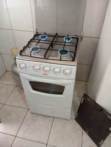Fogão Dako 4 Bocas Branco Conservado Forno funcionando Perfeitamente.