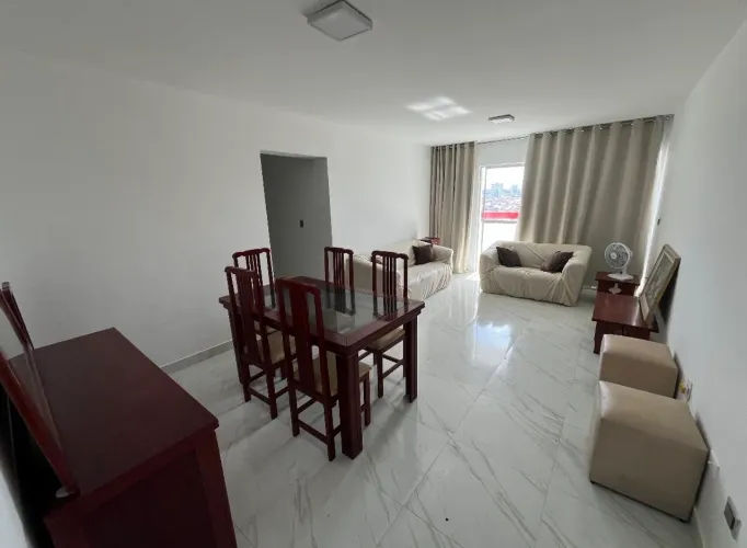 Alugo excelente apartamento no edifício Village Pajuçara a 100 m da praia!