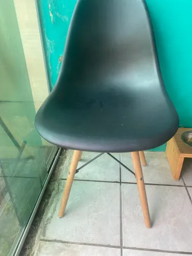 Cadeira pernas de alfinetes 