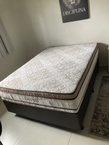 Cama Box Casal muito nova
