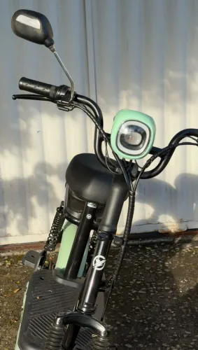 Bike Elétrica com Carregador Original - Pouco Uso