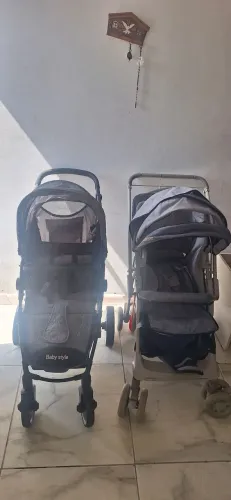 DOIS CARRINHOS DE BEBÊ PRATICAMENTE SEM USO NOVÍSSIMO MARCA BABY STYLE LUXE CADA R $400