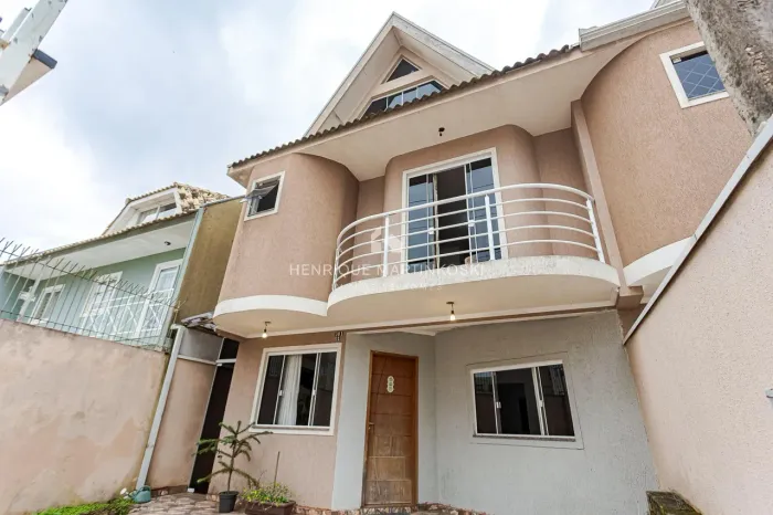 Casa à venda no Capão Raso, Curitiba, com 139,5 m², 3 quartos, suíte e 2 vagas
