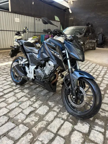 Honda CB 300f Twister Flex 2025