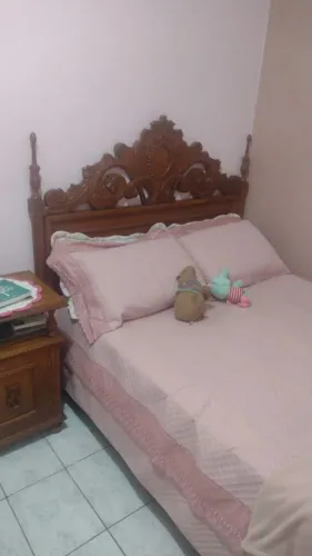 Cama de madeira maciça provençal 