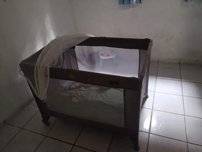Berço cercadinho com colchão 