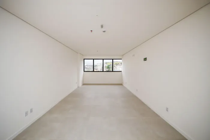 Sala comercial novinha no coração da cidade para venda ou locação