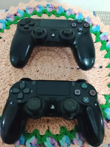 2 controles Playstation 4  originais ( Defeito)