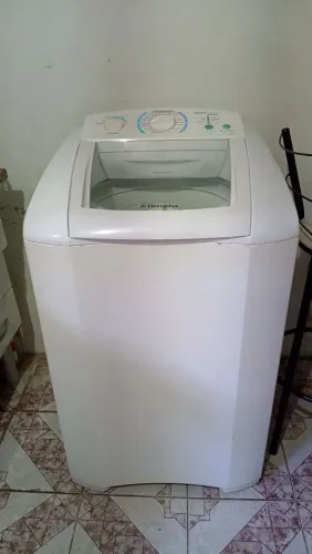 Vende se máquina de lavar roupa perfeito estado semi nova 