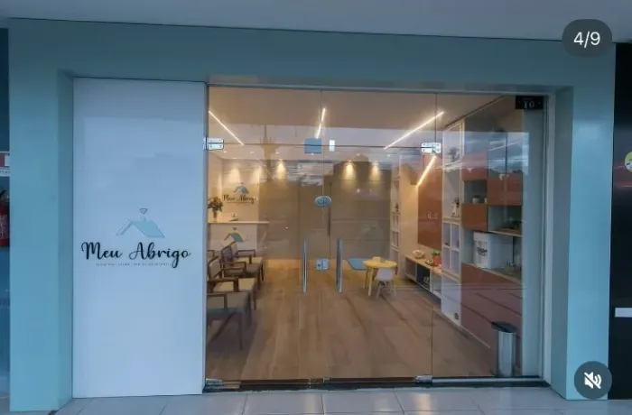 Passo Clínica (SALA COMERCIAL) na av. do Holandeses. 85m2 com recepção, 2 consultórios..