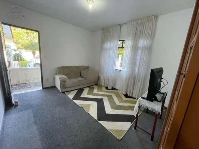 CASA COM AMPLO TERRENO