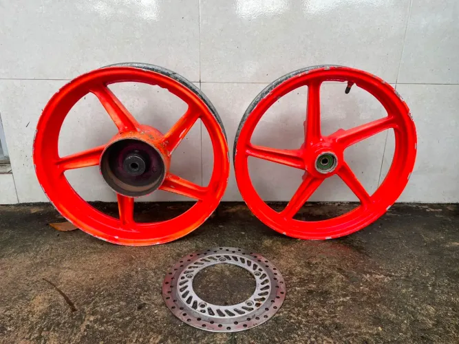 Rodas/calhas de moto (cbx250 twister)