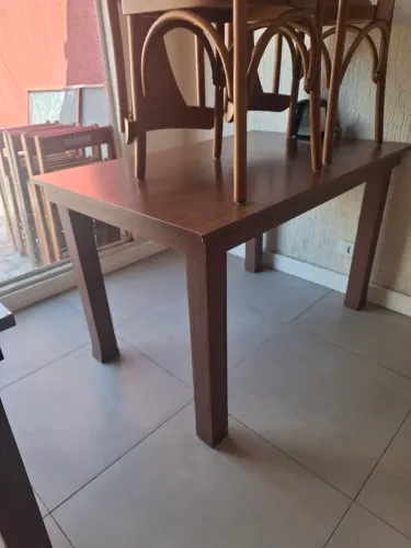 Mesa e cadeiras para restaurante por R$900,00 cada