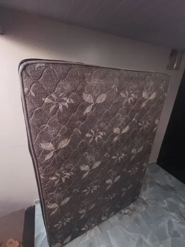 Cama semi nova entrego