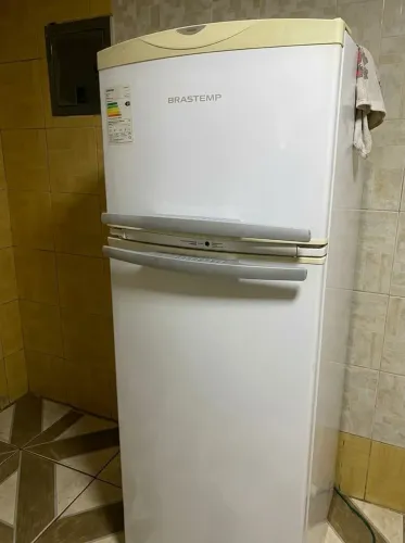 Vendo geladeira em ótimo estado funcionando perfeitamente