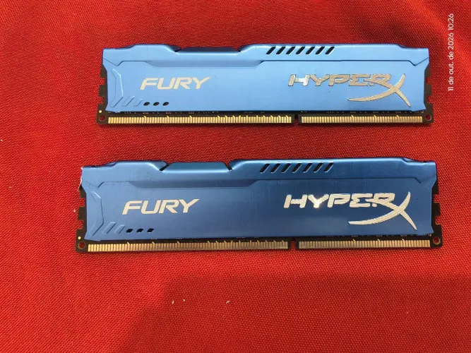2 memória RAM com 2GB cada Kingston Fury hyper DDR3