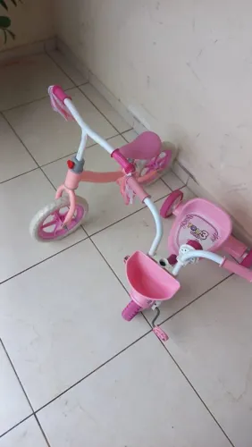 VELOCIPE E BICICLETA DE EMPURRAR COM O PES