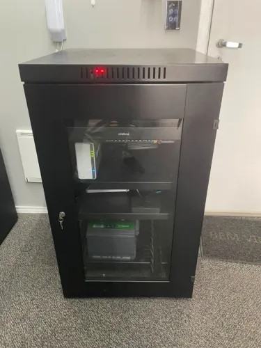 RACK TELECOM PISO 22U X 600MM