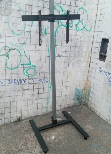 SUPORTE PARA TV MODELO PEDESTAL P/EVENTOS/POUSADA/RESTAURANTE DE 32 A 75 POLEGADAS