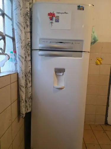 Geladeira Eletrolux com Dispenser de água