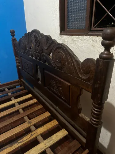 Cama de casal em sucupira