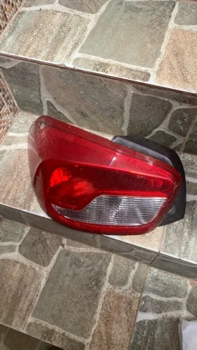 LANTERNA TRASEIRA ESQUERDA RENAULT KWID