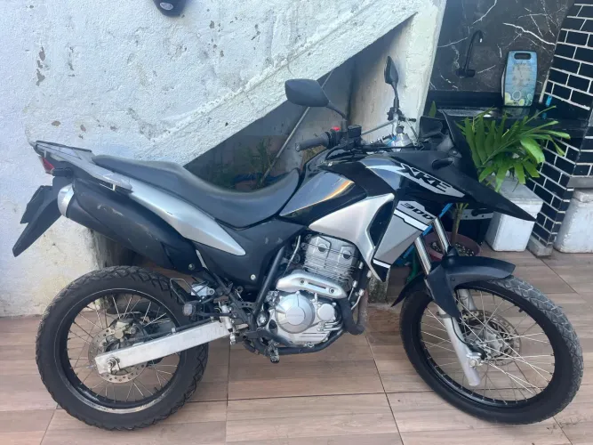 Vendo XRE 300 2015 bem conservada