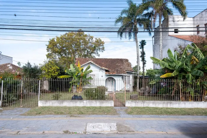 Terreno à venda em Areal, Pelotas, RS. Área total de 729,8 m², com 17,8 m de frente e 41 m