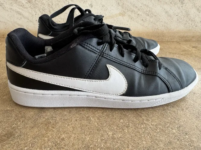 Nike Court Royale  