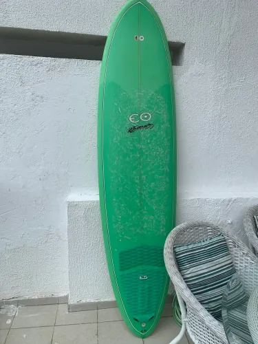 Prancha de surf Fun board do renomado shaper, Beto Santos. Acompanha capa reflexiva.