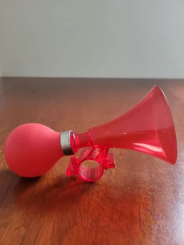 Buzina de bicicleta infantil tipo corneta transparente vermelha. Novo.