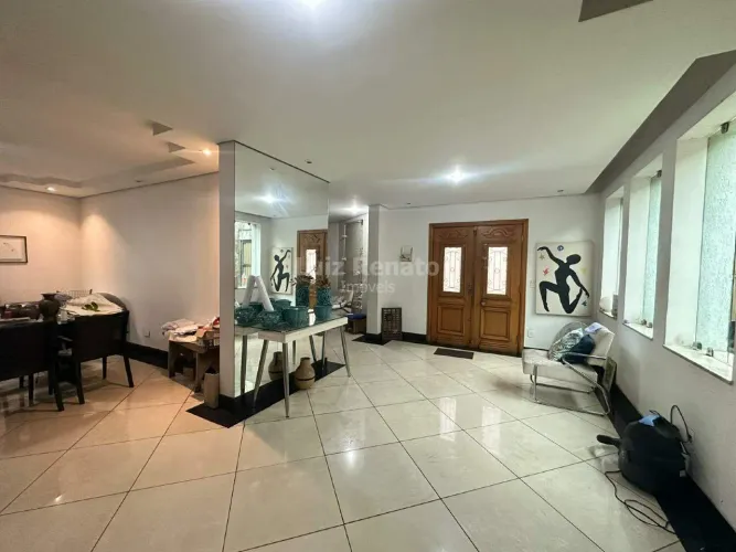Casa para locação, 5 quartos com 2 suítes, 420m² de área no Carlos Prates