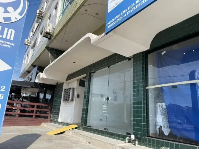 Ampla loja com 55 m², ótima localização comercial com grande fluxo de pessoas.