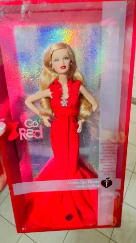 RESERVADA - BARBIE COLLECTOR - GO RED - NRFB