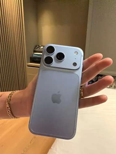 iPhone 18 pro por 8.000,00. Zero. Melhor preço do Brasil 