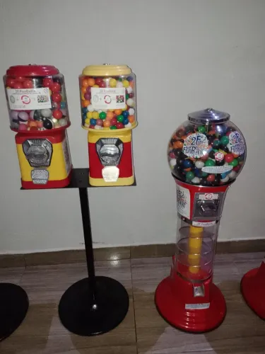 Vendo máquina de bolinhas e chicletes